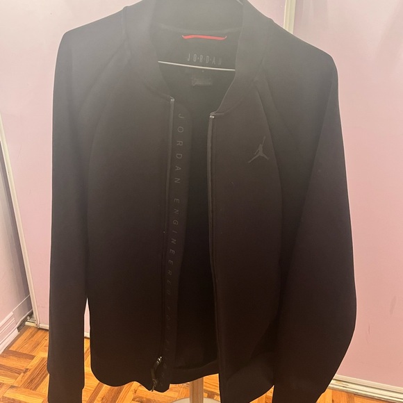 M Jordon ligh jacket ( M) - Picture 3 of 7